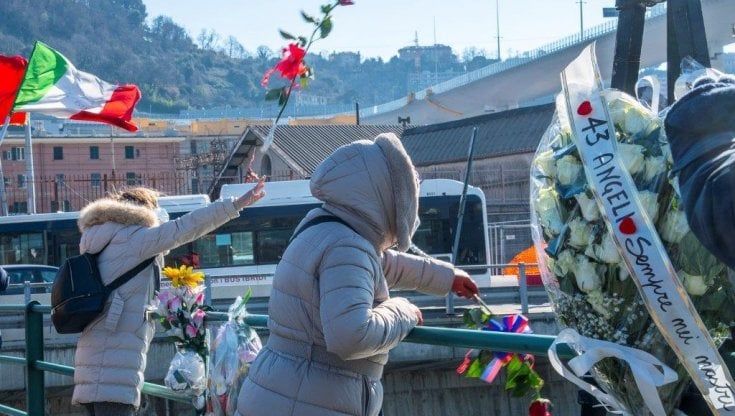 San Valentino sotto il ponte, 43 rose rosse e la richiesta di un incontro al premier Draghi