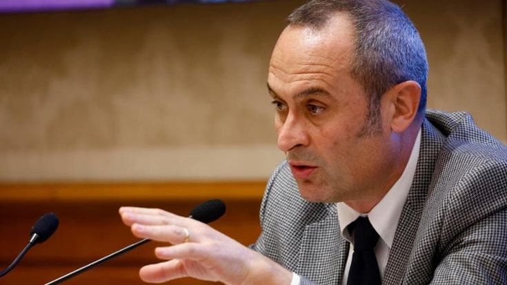 Carcere fino a tre anni per il giornalista che consapevolmente pubblica “notizie rubate attraverso un reato”