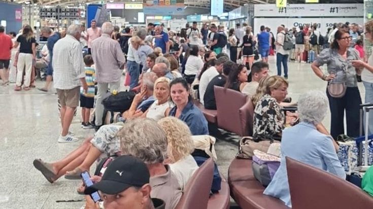 Caos voli, caccia ai colpevoli, è scontro tra Enav e Tim. Domenica nera per i treni
