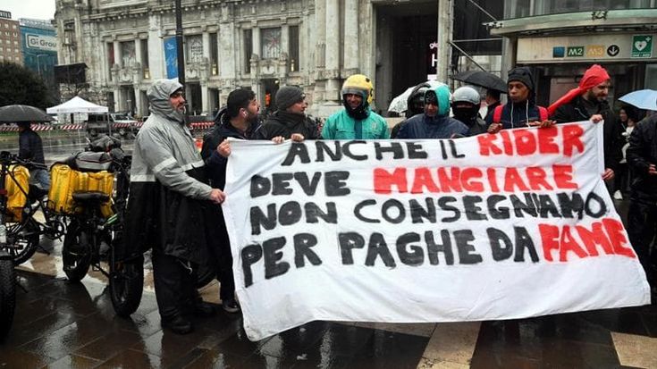 La vita agra dei fattorini, ogni consegna 2,50 euro: “Sfruttati come schiavi”