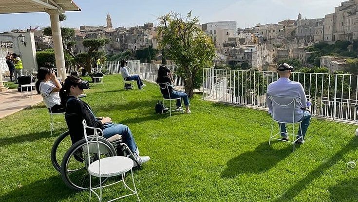 Persone con disabilità volano sulle gravine grazie a droni e visori: "Così possono esplorarle e diventano accessibili"