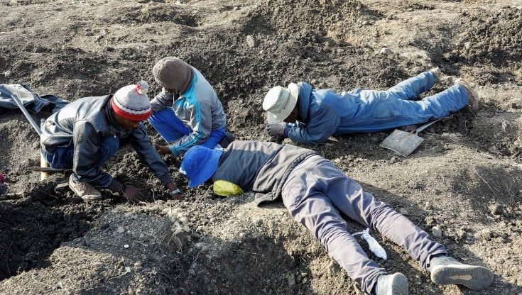 Sudafrica, il ritrovamento di misteriosi cristalli scatena la caccia "ai diamanti"