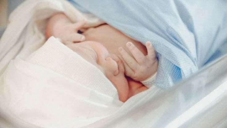 Violenza ostetrica, casi anche a Torino: “Mamme maltrattate”