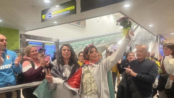 Flotilla, l’abbraccio a Irene Soldati e Sara Masi sbarcate al Marconi. “Noi bullizzate”