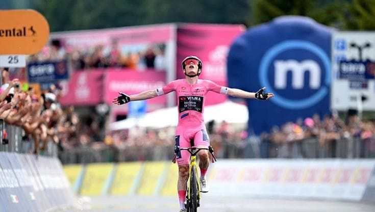 Vingegaard domina a Piancavallo, il Giro è suo. Gall e Hindley sul podio, Ciccone re della montagna