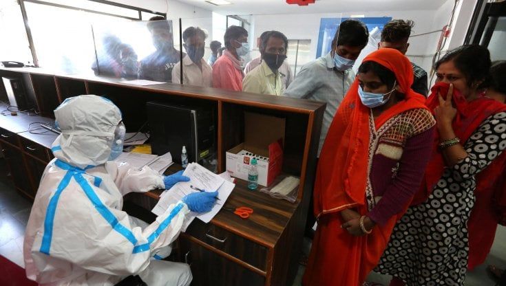 Coronavirus nel mondo: oltre 68 milioni di contagi, Biden promette agli americani 100 milioni di vaccini