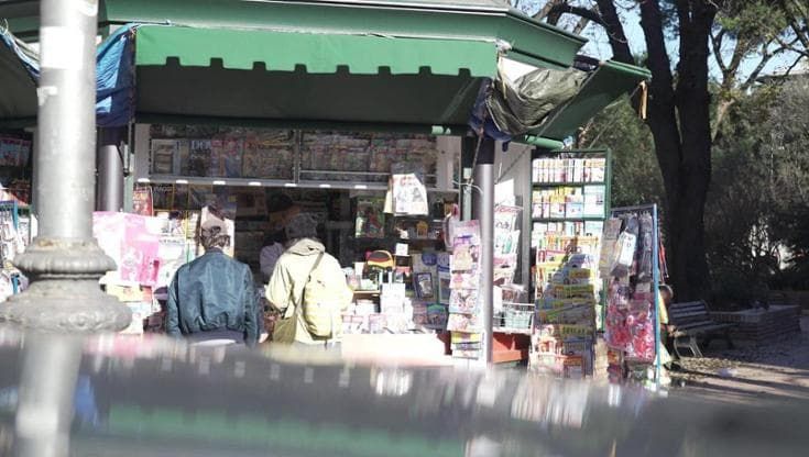 Roma, l'edicola cresciuta insieme a Repubblica: "Difficile ma bello: siamo un baluardo culturale"