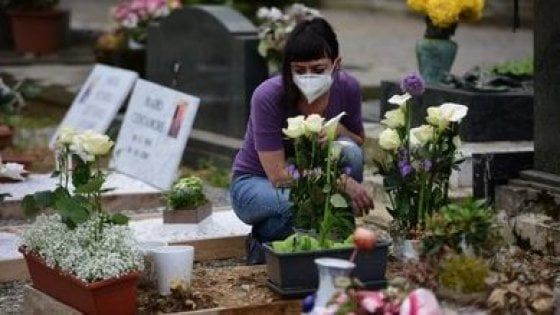 Coronavirus, c'è poco personale: il cimitero di Torre del Greco chiude prima