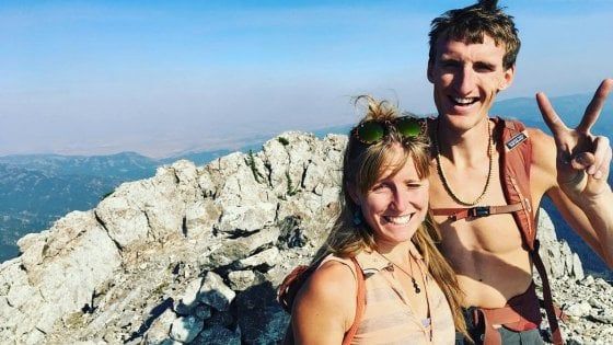 Alpinismo, la fidanzata muore travolta da una valanga: il campione Hayden Kennedy non regge il dolore e si suicida 