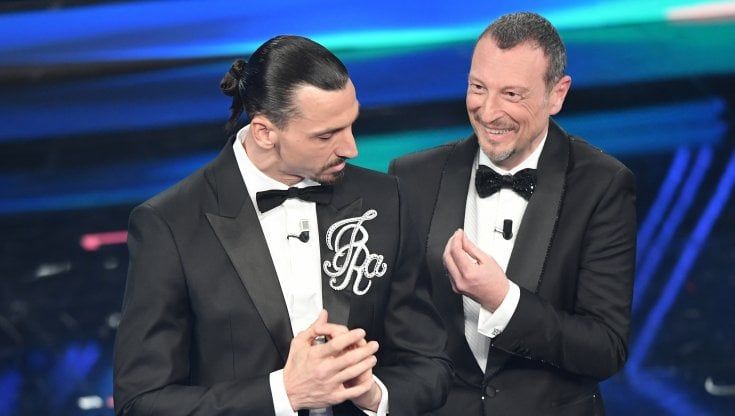 Sanremo, Ibrahimovic lancia segnali ad Amadeus:  "Ti devo salvare anche l'anno prossimo?"