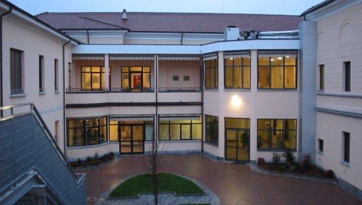 Muore a 91 anni mentre tenta di fuggire da Rsa nel Pavese calandosi dalla finestra