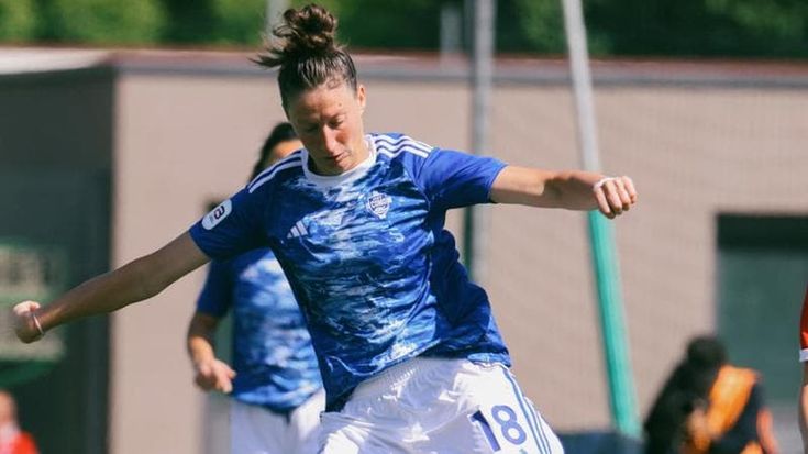 La calciatrice Roberta Picchi deve curarsi per un cancro e il Como Women le rinnova il contratto