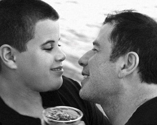 Travolta ricorda il figlio scomparso: "Dite a chi tenete che lo amate"
