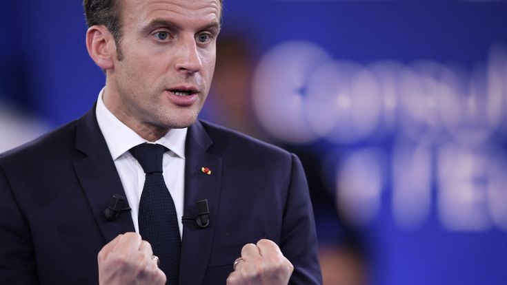 Macron spacca l’aula: una guerra civile s’aggira per l’Europa 