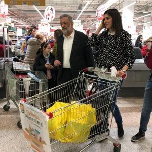 Torino, la spesa per i poveri di Nosiglia,  Chiamparino e Appendino
