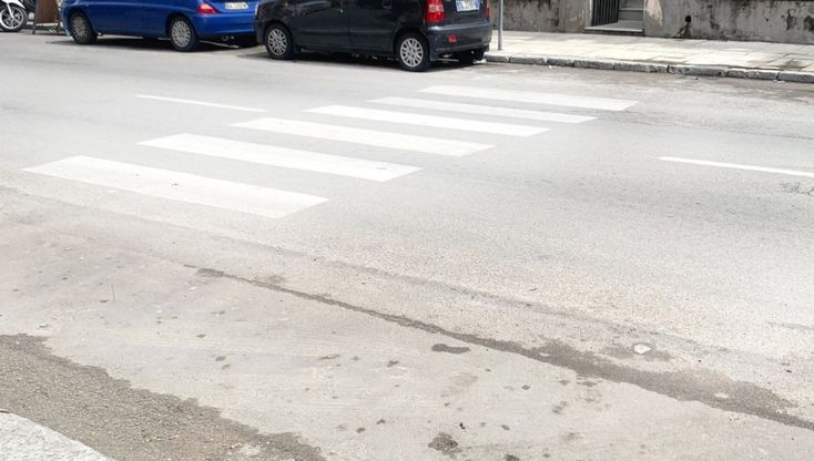 Arenella, strisce pedonali sbiadite: rischio incidenti