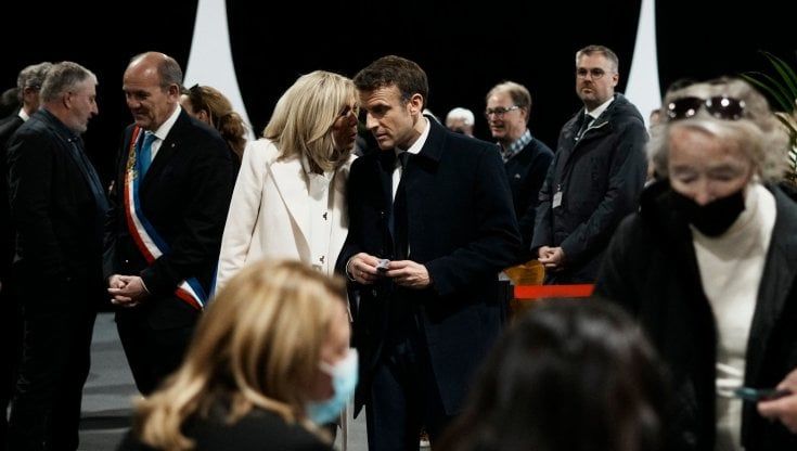 Elezioni in Francia, alle 17 ha votato il 65% degli elettori. Affluenza in calo rispetto al 2017