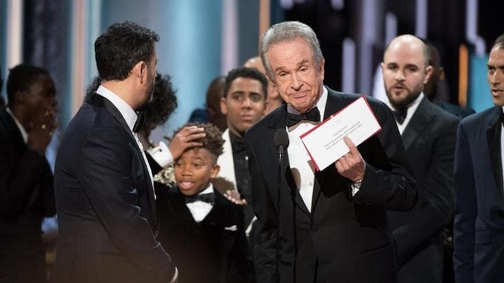 Will Smith, il film sbagliato, Benigni sulle poltrone, il gran rifiuto di Marlon Brando: 10 momenti memorabili alla cerimonia degli Oscar
