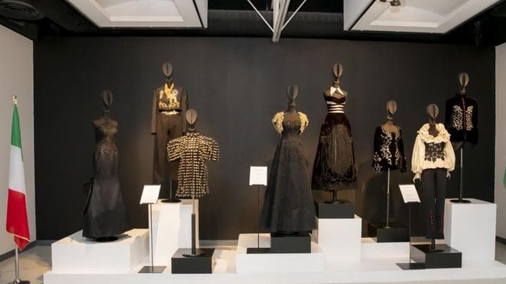 Da Roma a New York, l’alta moda nella mostra Fashion frames