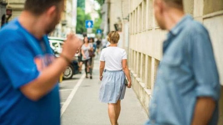 Molestie verbali, “Dove vai tutto solo?”: a parti invertite gli uomini provano disgusto e rabbia