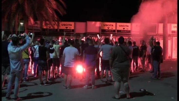 Scontri fra tifosi rosanero allo stadio Barbera. Rissa fra ultrà della Nord e della Sud