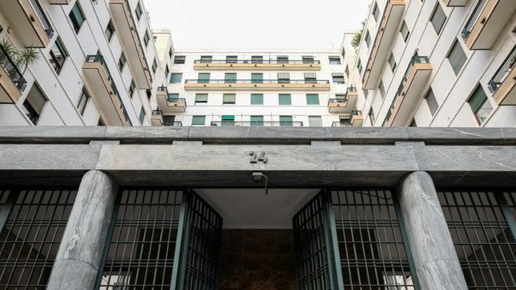 Mario Frigerio, il custode truffatore che ha venduto la stessa casa a 14 persone diverse: i soldi se li giocava nei casinò di Montecarlo