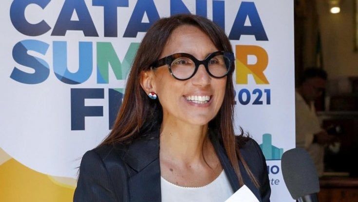Catania, mazzetta all'assessora per un congresso. Arrestata Mirabella, candidata per FdI. "Lei è politica, è fondamentale"