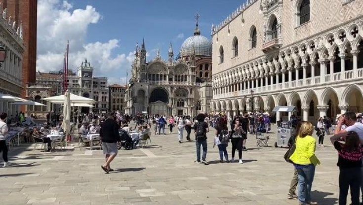 Altagamma: dai turisti "di lusso" un tesoro da 60-100 miliardi per l'Italia