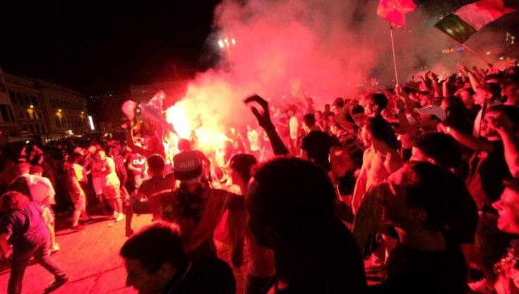 Festa azzurra, ubriachi e feriti, ma la situazione non è degenerata