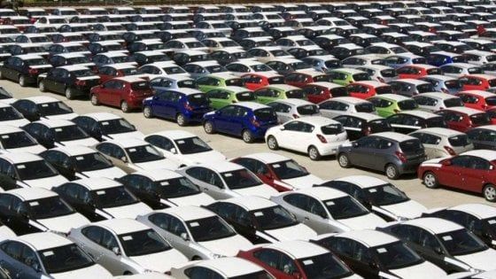 La frenata dell'auto, -20% la previsione mondiale di vendite per il 2020