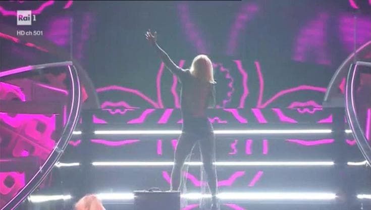 Sanremo 2022, da 'Rumore' a 'Tanti auguri': l'omaggio a Raffaella Carrà emoziona l'Ariston