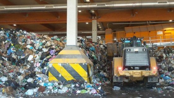 Rifiuti: la Sicilia fra le 8 regioni italiane bocciate da Ue, piani di gestione troppo vecchi