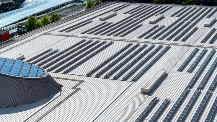 Fotovoltaico, sui padiglioni di Fiera Milano installato il più grande impianto su tetto d'Italia