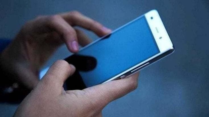 Pioggia di sms da eToro anche a chi non è cliente. La piattaforma di trading: “Nessun furto di dati”