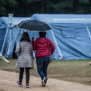 Terremoto, la terra continua a tremare. Primi sfollati arrivano in hotel