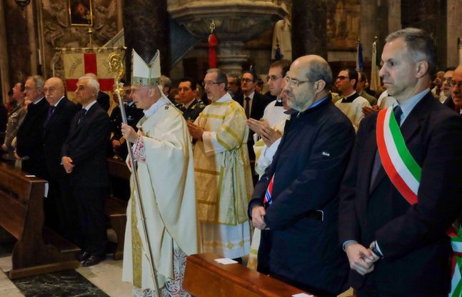 Bagnasco, la messa per il lavoro<br />"incentivare i consumi, sostenere l'impresa"