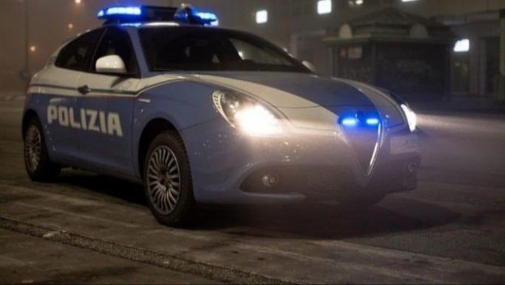 "Risposte vaghe sulla pensione" e accoltella al viso una dipendente del Caf: 79enne arrestato per tentato omicidio
