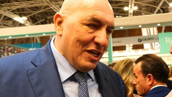 Crosetto: “Macron sbaglia, attacca Meloni perché è in difficoltà”. Il ministro contestato dai pro Pal