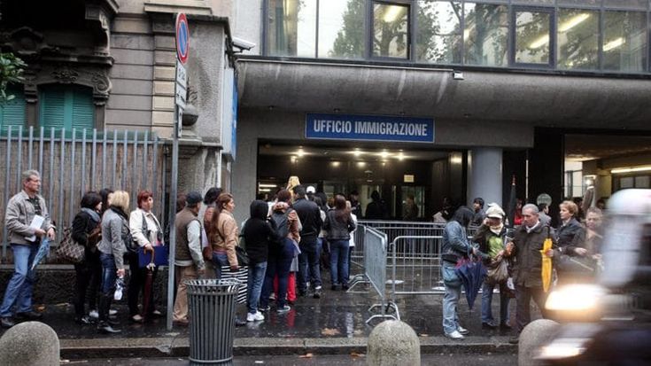 Colf, baby sitter e badanti in nero: le donne invisibili di Milano tagliate fuori delle cure mediche
