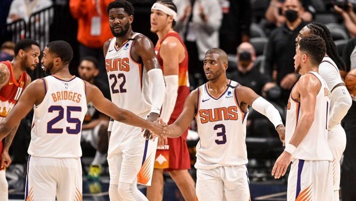 Basket, playoff Nba: Phoenix in finale a Ovest, Milwaukee pareggia i conti con Brooklyn