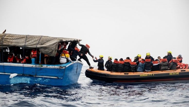 Torna la paura dello straniero e l’Italia si chiude nei suoi confini