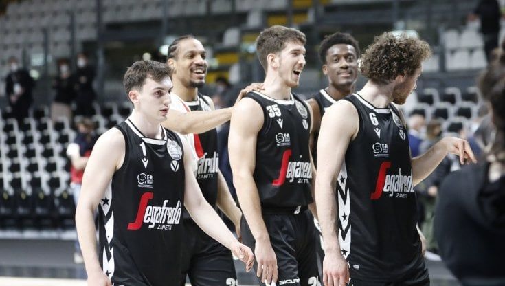 La Virtus dilaga su Treviso e blinda il terzo posto: 97-68
