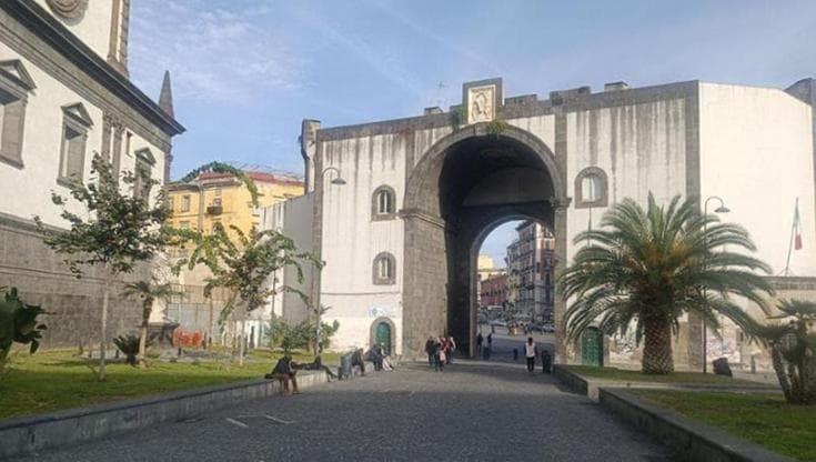 Porta Capuana tra violenza e degrado. “Servono controlli capillari ovunque”