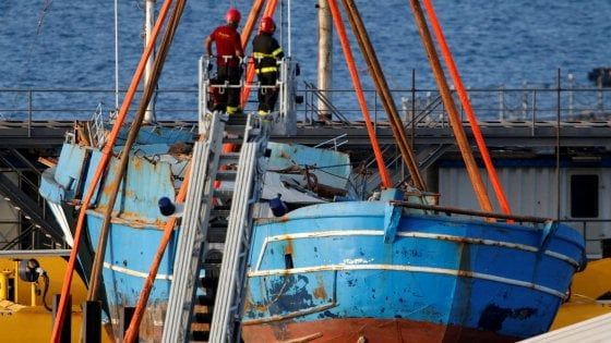 Migranti: sarà esposto a Bruxelles il barcone del naufragio del 2015 