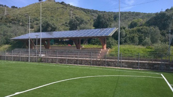 Campo di calcio o tennis? Sono fatti con vecchi pneumatici
