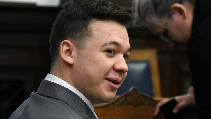 Razzismo negli Usa, finisce il processo al ragazzino "killer per proteggere i bianchi". A Kenosha schierata la Guardia nazionale