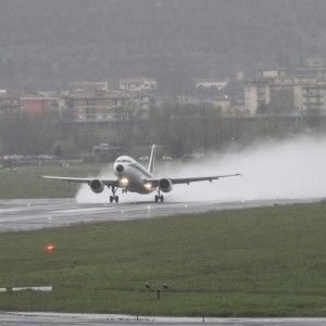 Maltempo in Sicilia, allagamenti a Palermo e voli cancellati. Emergenza a Ustica