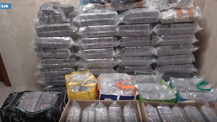 Droga nel camion al posto del cacao, sequestrati 520 chili di hashish: tre arrestati, uno ha 79 anni