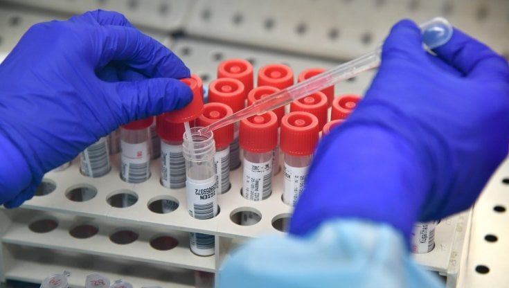 Covid, nuovi casi sopra quota 400 in regione. Terze dosi: dove saranno somministrate