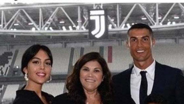 Protettive, procuratrici, alcune sembrano Wags: la mamma è sempre la mamma, anche dei calciatori
